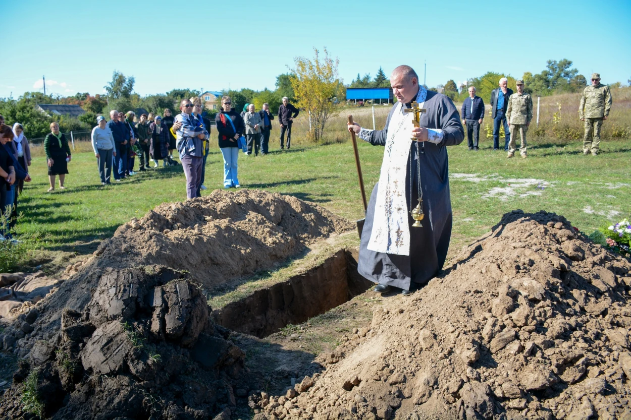 В Демівщині провели в останню дорогу воїна Сергія Дубовика - 20