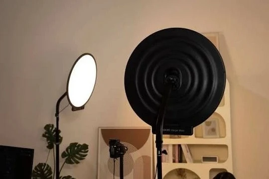 Студійне м'яке світло без софтбокса: Amaran Verge Max проти Elgato Key Light та Godox ES45