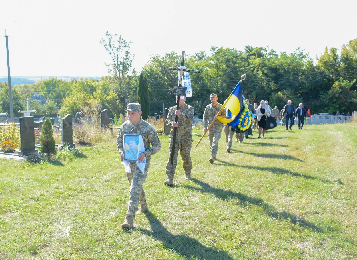 В Демівщині провели в останню дорогу воїна Сергія Дубовика - 2