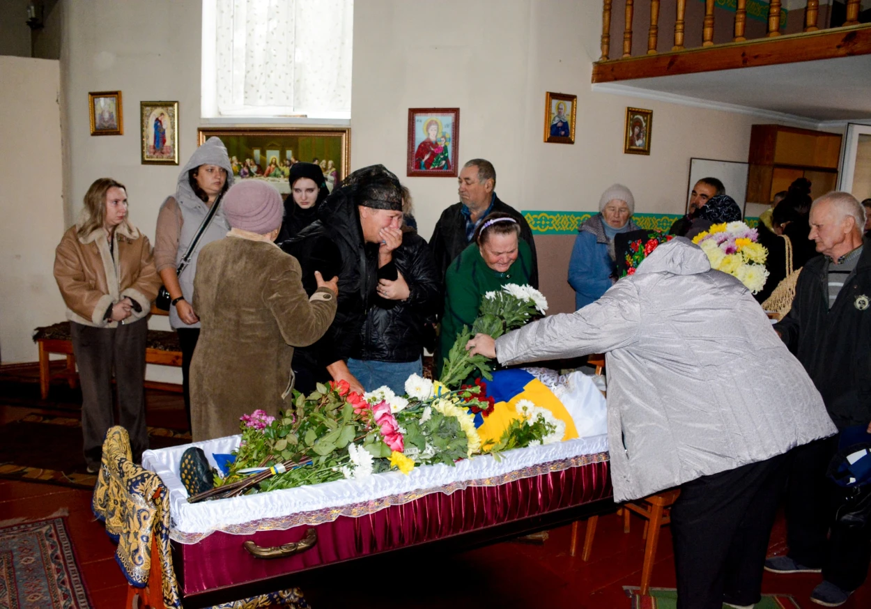 Один із перших став на шляху ворога - у Липовці поховали ветерана війни, волонтера Євгенія Аніщенка
