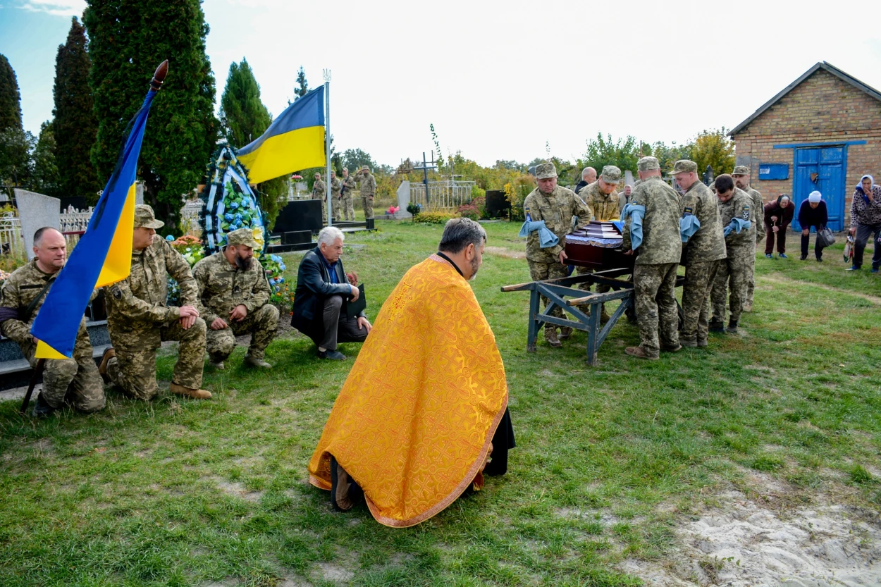 У найважчий час став на захист України - у Кагарлику провели в останню путь воїна Олега Мацібуру