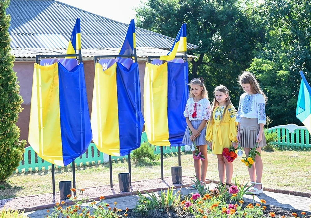 У Демівщині вшанували Героїв-земляків: відкрили Алею Слави та меморіальну дошку