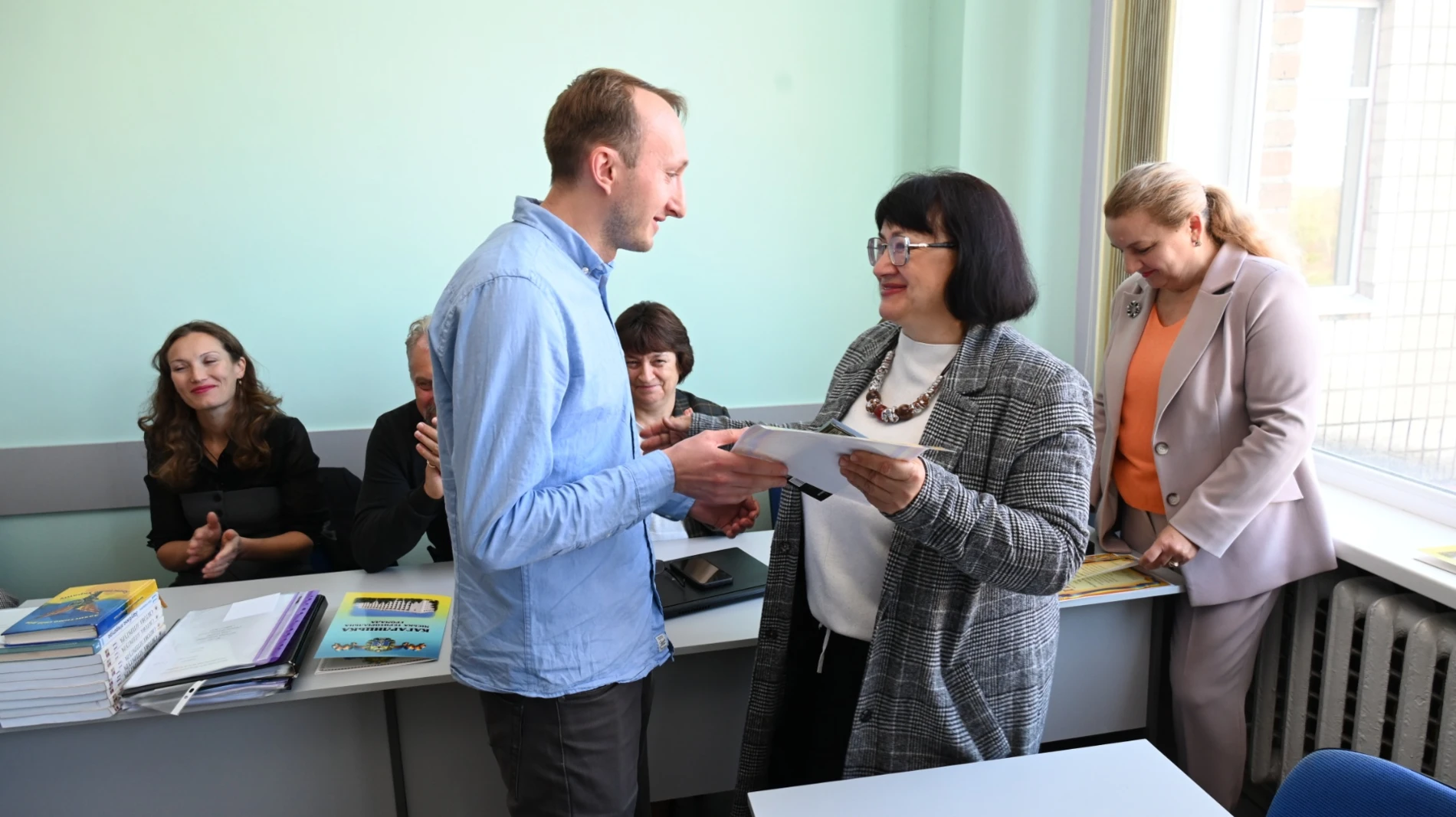 Працівників освіти Кагарличчини вітали із професійним святом