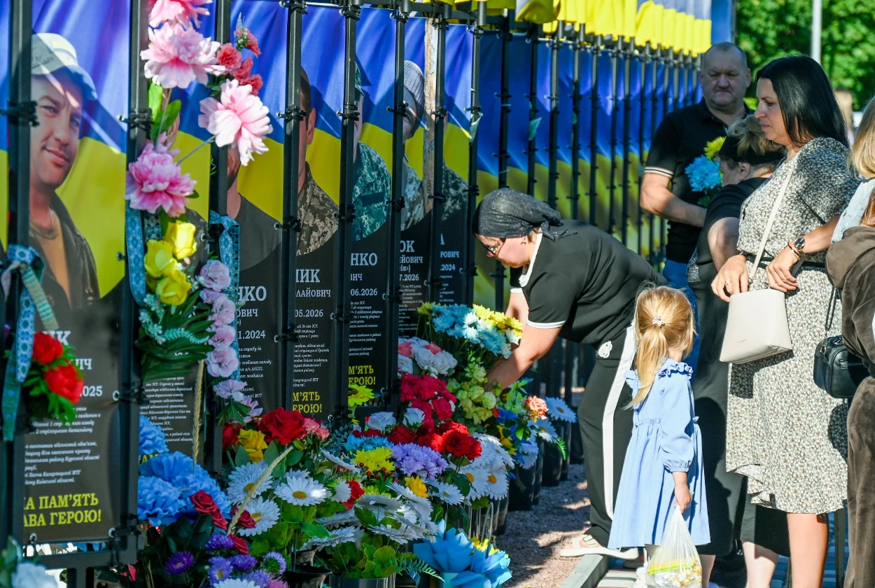 «Пам'ять, що палає свічею»: у Кагарлику вшанували загиблих Захисників України та вручили нагороди