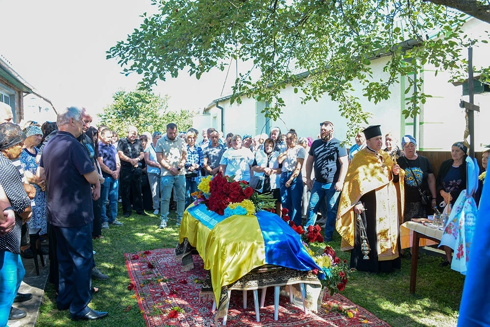 Вірний завжди - у Ставах провели в останню дорогу морського піхотинця Сергія Глобенка