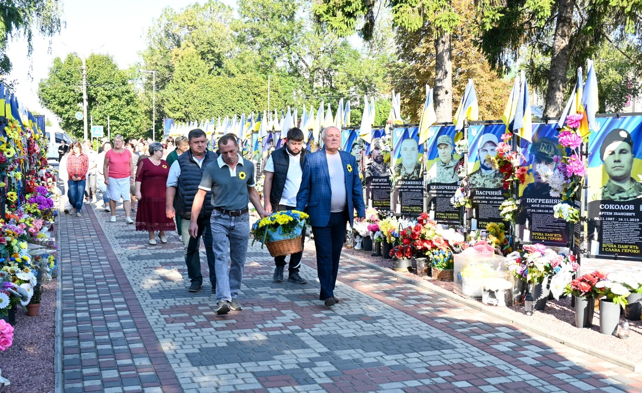 «Пам'ять, що палає свічею»: у Кагарлику вшанували загиблих Захисників України та вручили нагороди