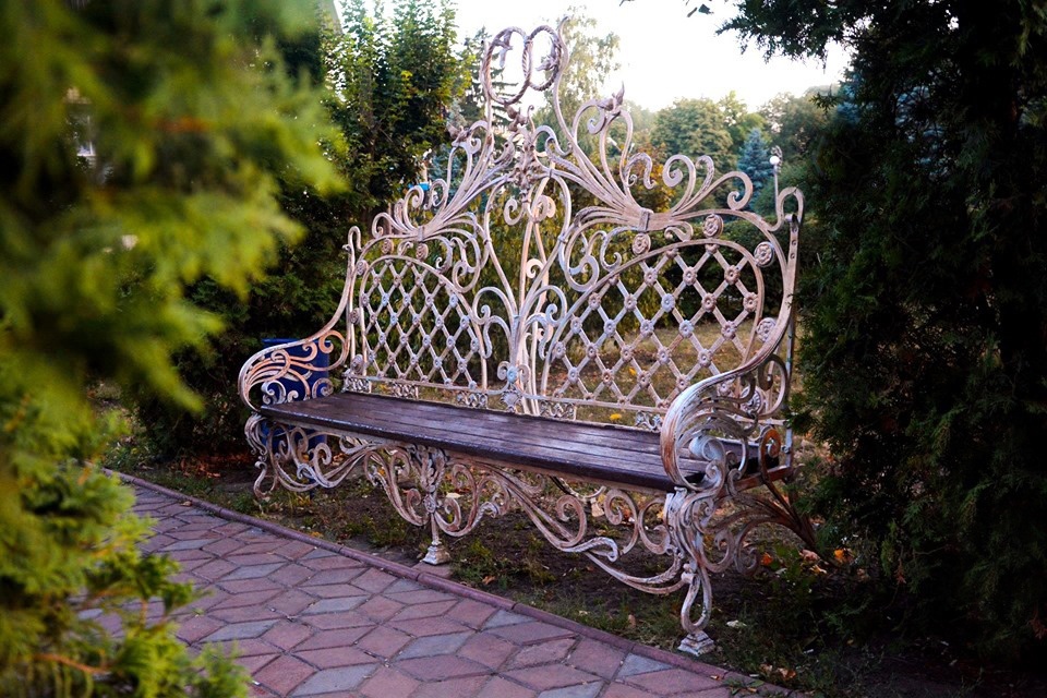 Лавочка для закоханих