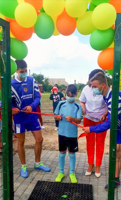 Відкриття спортивного майданчика в Стайках. Перерізання стрічки.