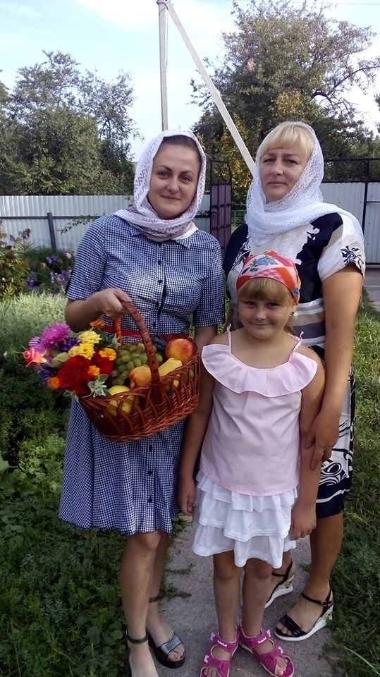 Литвинчук Дарина з мамою і сестрою