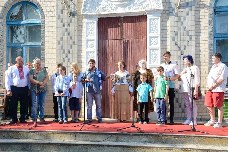 Учасники Революції Гідності та родини Героїв Небесної сотні. Відкриття памя'тного знаку "Розстріляна Гідність" в Буртах