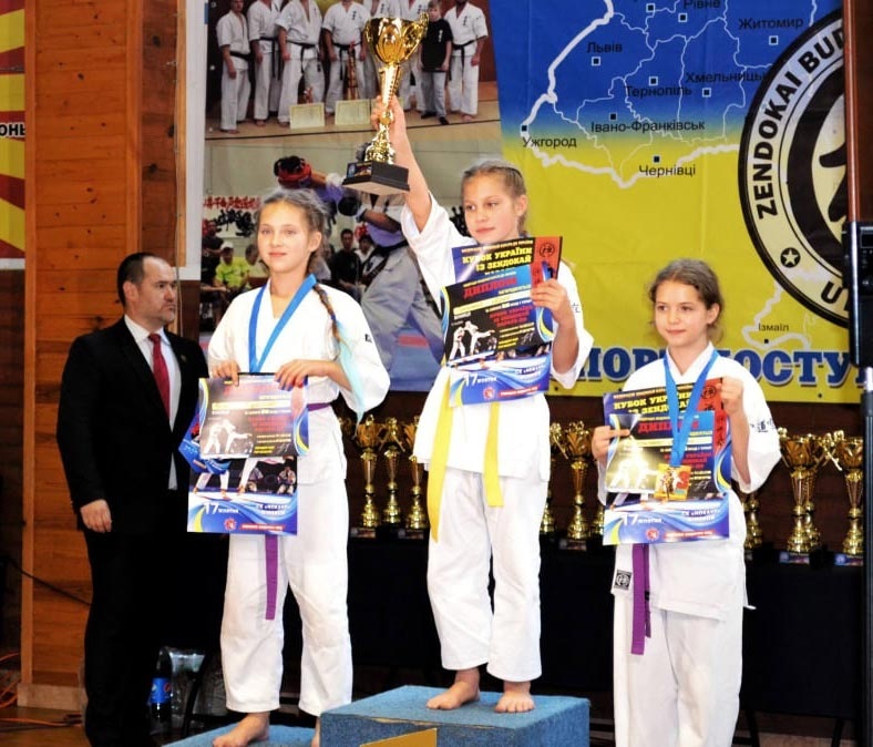 Кагарличанка Влада Висоцька на пёєдесталі пошани (2 місце)  Чемпіонату України з Зендокай Карате До «Кубок України 2020»