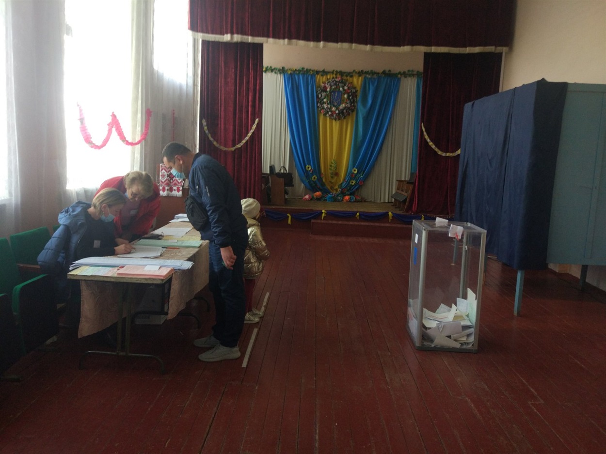 Місцеві вибори -- 2020 На виборчій дільниці в селі Кадомка Кагарлицької ОТГ