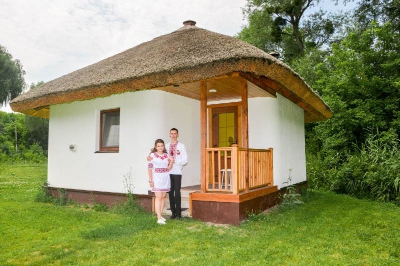 Локації для осінньої фотосесії. Сучасний ретро-будиночок