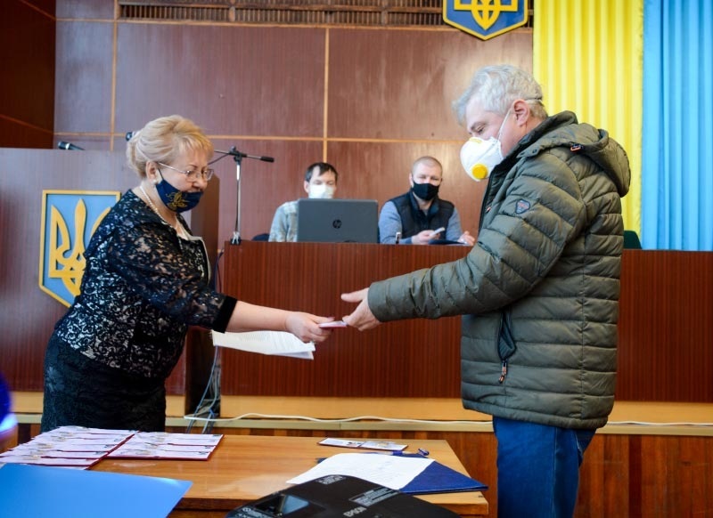 Перша сесія Кагарлицької міської ради. Вручення посвідчень депутатам