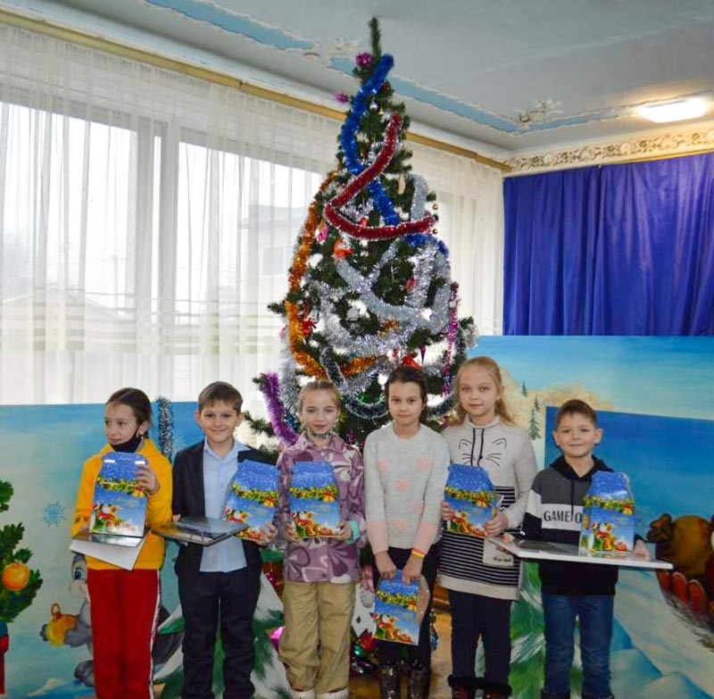 Кагарлик: учасники конкурсу на кращу Новорічну іграшку із школи №2