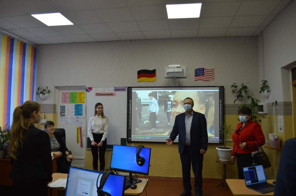 У кабінет іноземних мов Кагарлицького НВК «ЗОШ І-ІІ ступенів – ліцей»