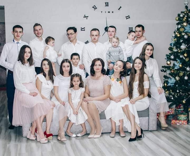 Василь Трохименко з Сущан у родинному колі