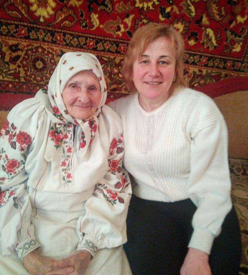 У жительки села Сущани є вишита сорочка якій більше 100 років