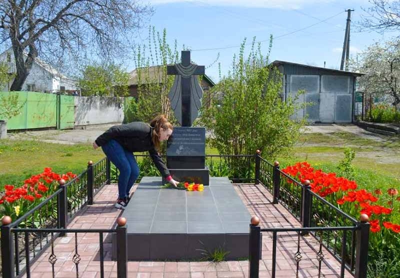 Місце розстрілу у Кагарлику фашистами 22 серпня 1941 року євреїв і  військовополонених.