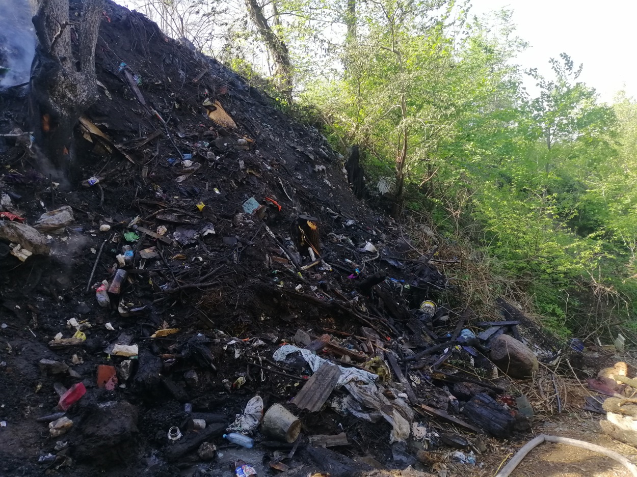 Місце загорання сміття у Ржищеві по вул. Грушевського