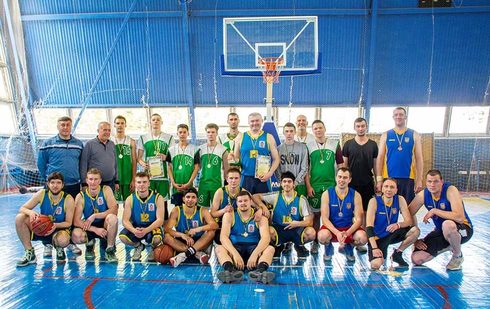 Учасники та господарі розіграшу Кубку Кагарлицької МТГ з баскетболу
