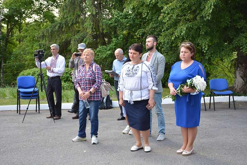 На відкритті дошки Василю Березовому у Слободі