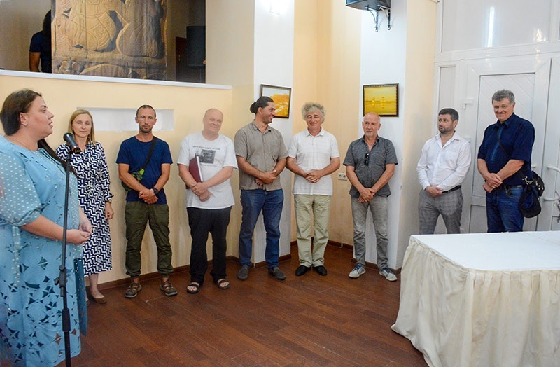 Крістіна Чорненька вітає учасників пленеру "Стежками Задорожного"