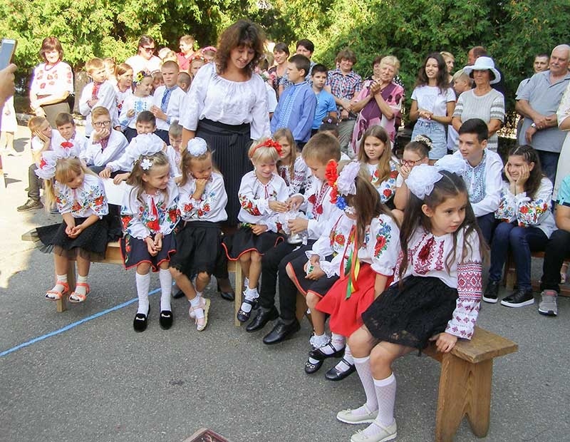 Свято першого дзвоника в Буртівській школі