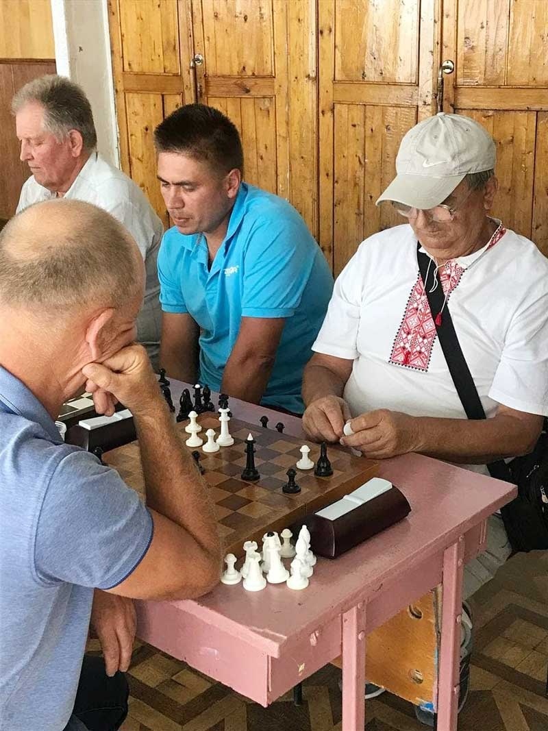 По центру - переможець турніру в Кагарлику Олег Баляс