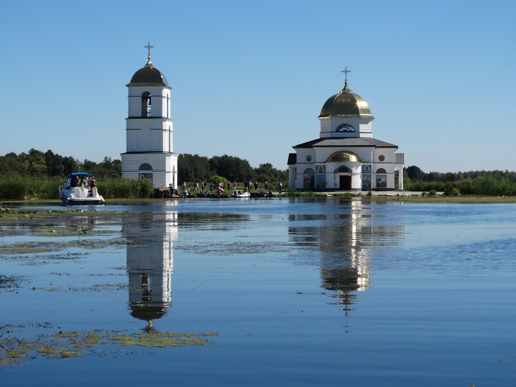Церква "на воді"