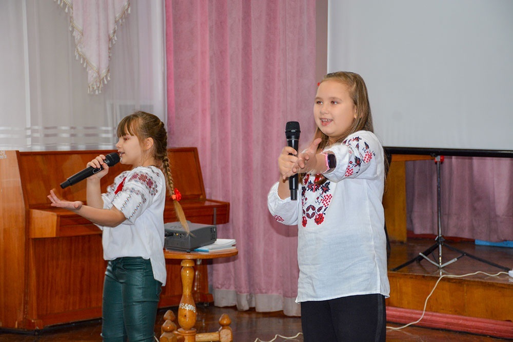 Виступ вихованок Кагарлицького ЦДЮТ.