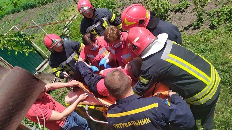 На Кагарличчині на даху знепритомнів чоловік
