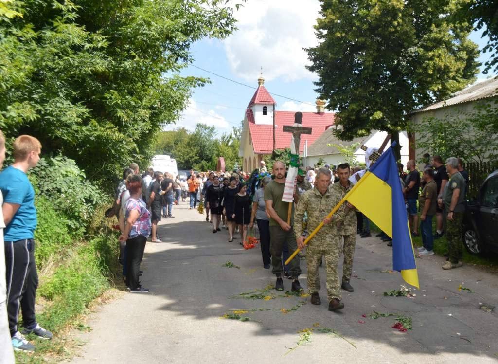 У Черняхові провели в останню путь Сергія Бондаренка