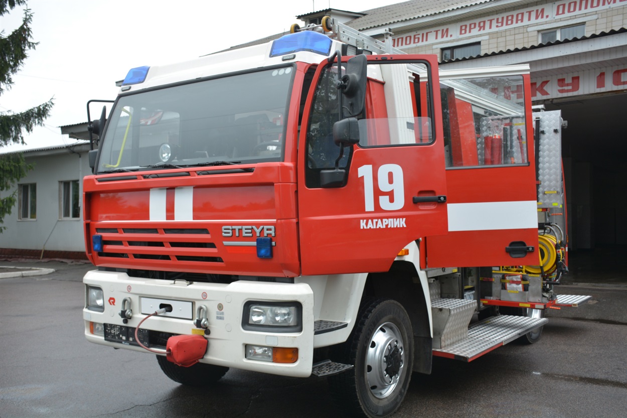 Аварійно-рятувальними автомобілями Rosenbauer Steyr