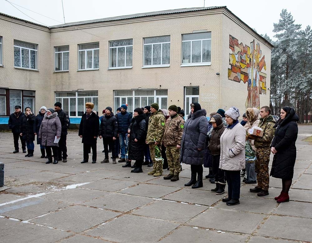 Жителі Ставів на Кагарличчині на відкритті меморіальної дошки