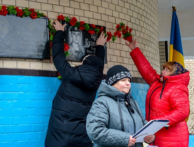 Покладання гірлянди до меморіальної дошки в Ставах на Кагарличчині