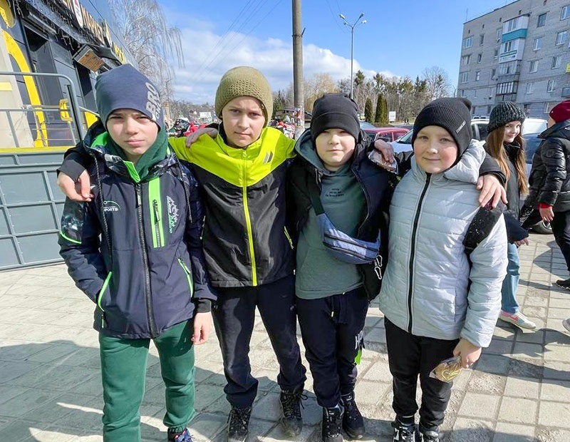 Хлопці із Ржищева, які змайстрували дитячий блокпост