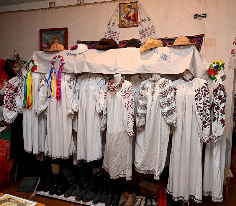Жіночі сорочки у музеї Великих Пріцьок на Ржишщівщині
