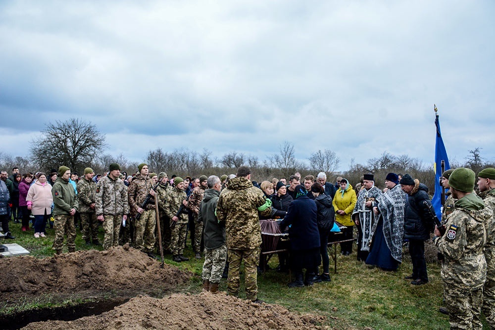 Прощання із загиблим Ігорем Кротиком на Кагарличчині в Зеленому Яру на кладовищі