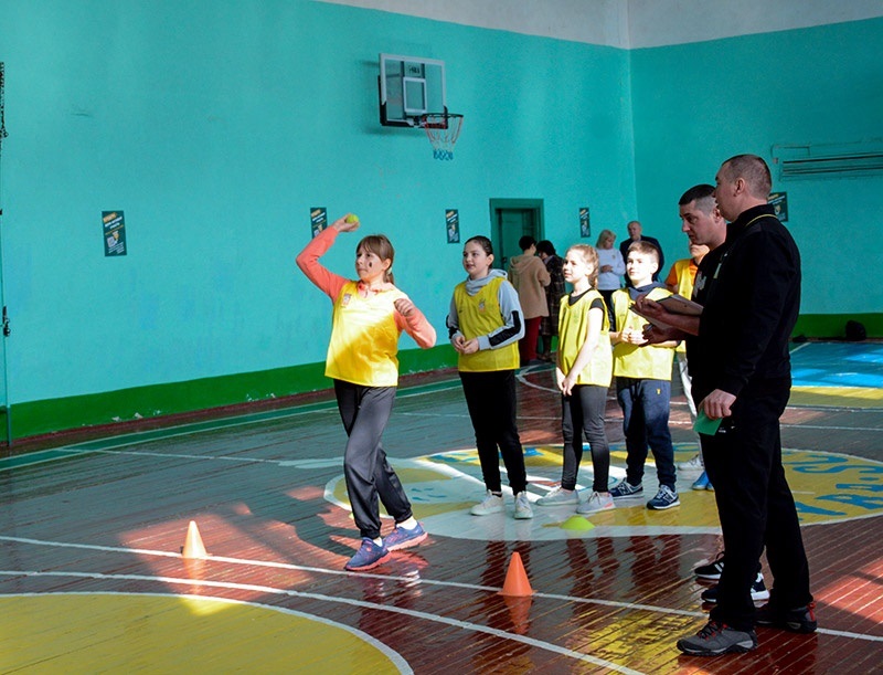 Метання м'яча на спортіграх в Кагарлику