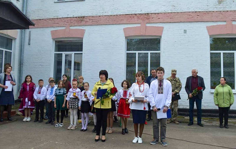 На відкритті дошки в Черняхові на Кагарличчині виступає Валентина Циганок