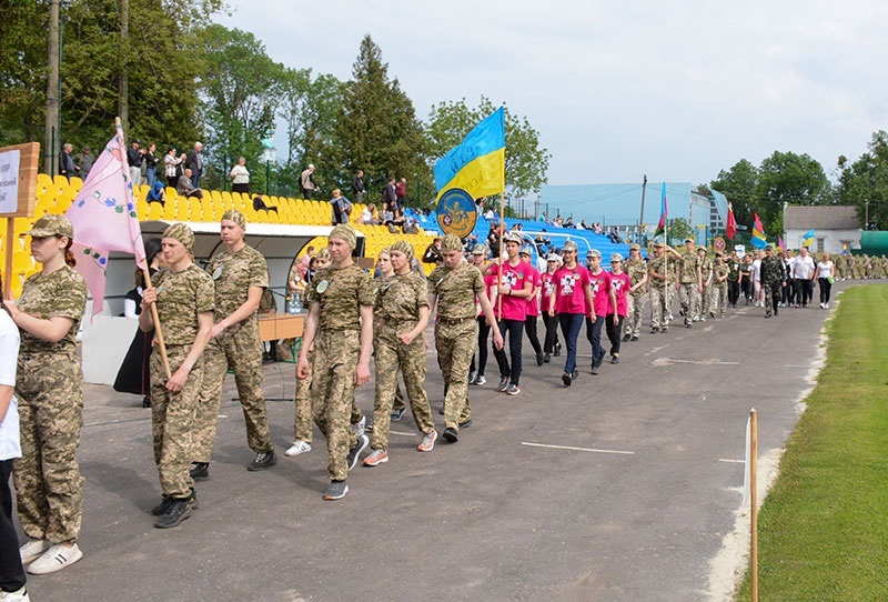 Урочиста хода в Кагарлику на стадіоні