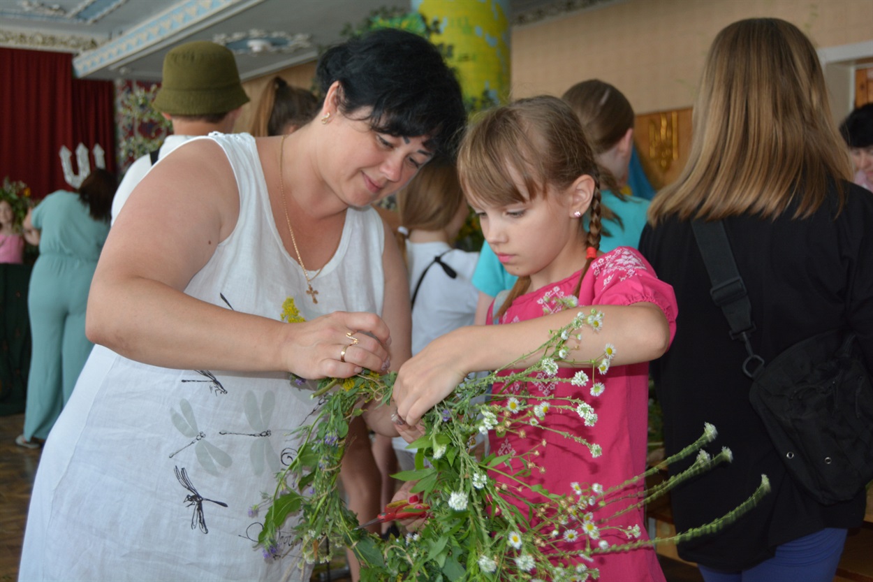 Майстер-клас із плетіння купальських вінків