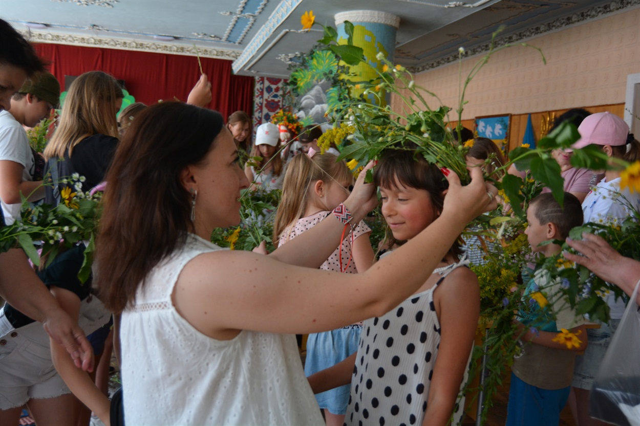 Майстер-клас із плетіння купальських вінків