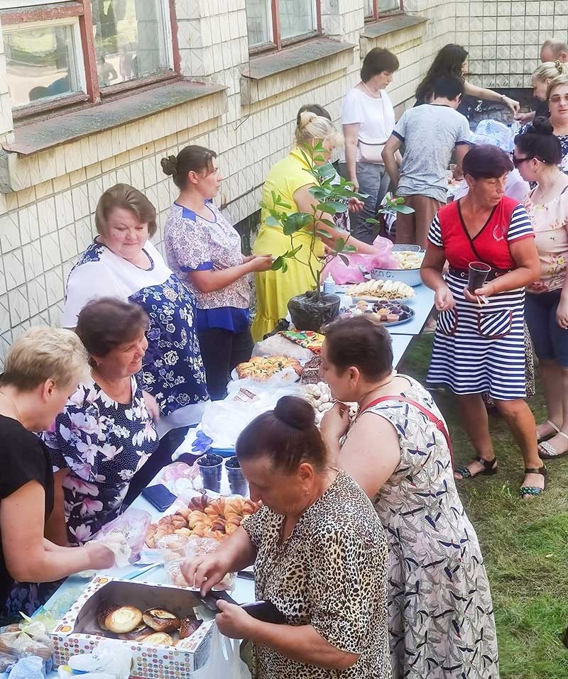 Благодійний ярмарок в Халчі на Кагарличчині збір на дрон 1
