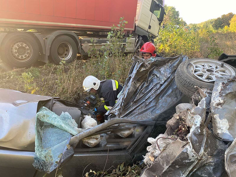 Кагарлицькі рятувальники деблокують загиблих у ДТП біля Слободи
