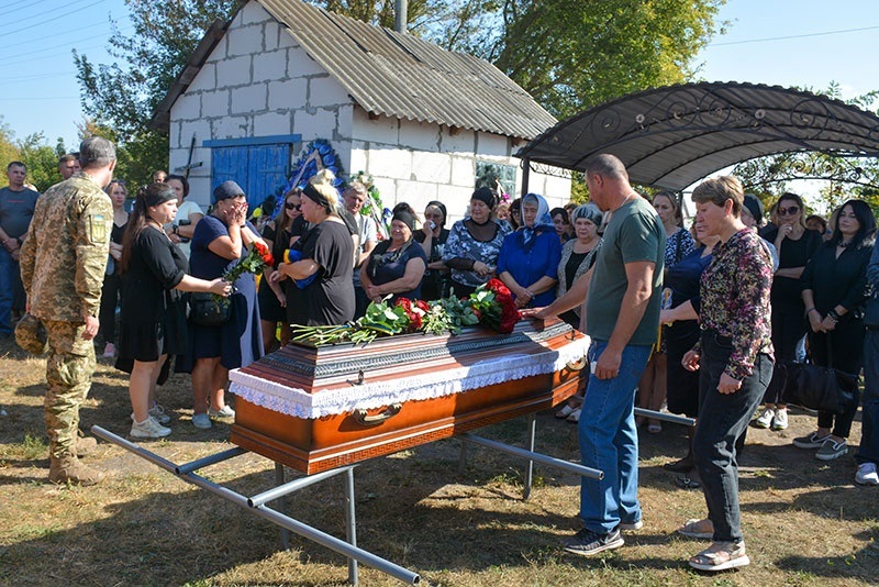Похорони воїна Євгенія Іванченка в Кагарлику 11