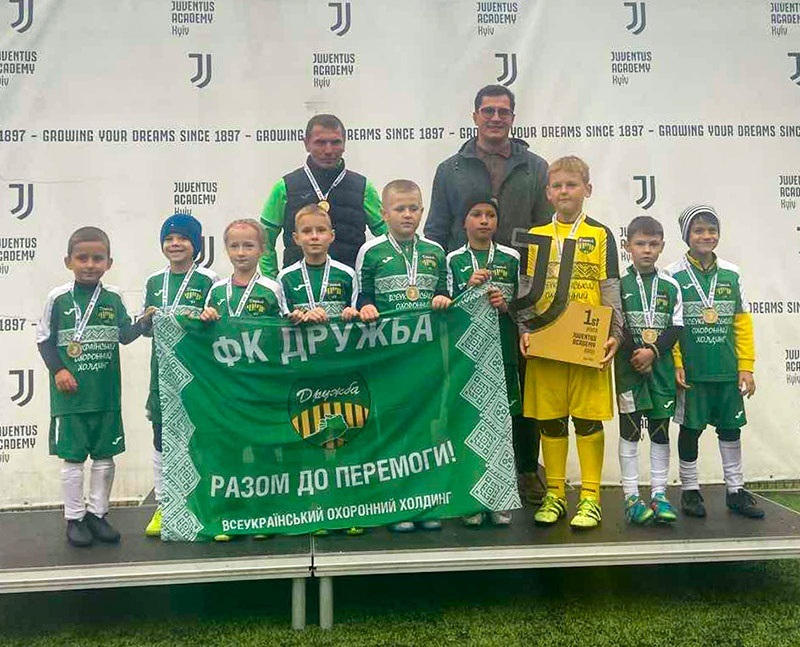 ДЮСШ-ДРУЖБА Кагарлик переможці турніру із мініфутболу в Києві 1