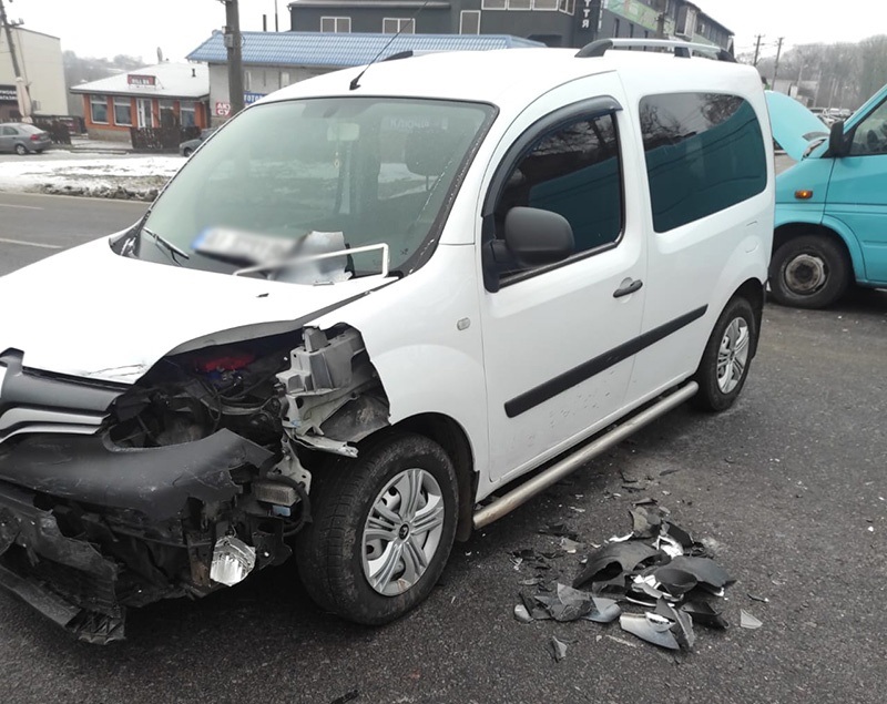 Renault Kangoo, що втрапило ваварію в Кагарлику на Київщині