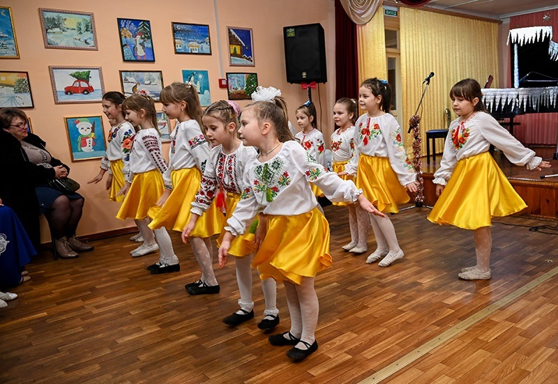 Різдвяний концерт в Кагарлицькій мистецькій школі 10